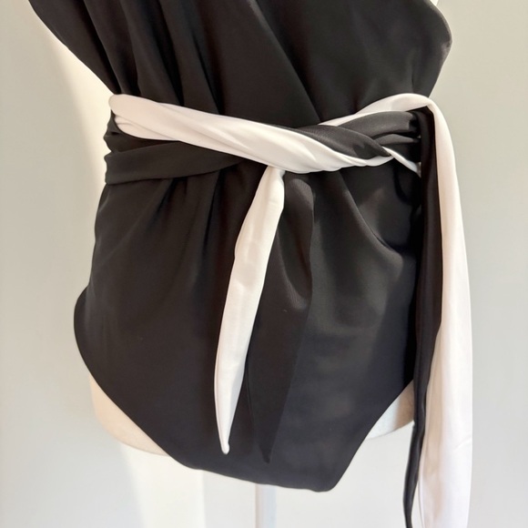 New Baiia Coco Reversible Wrapsuit Swimsuit Black and White 3 Pieces Size 12 NWT - Picture 2 of 16